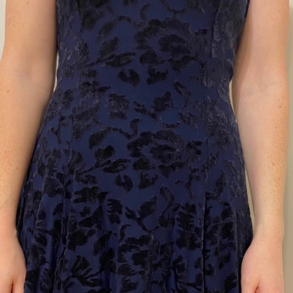 SUSAN ROSELLI for VIJACK  Embossed Velvet Cocktail Dress - Picture 6 of 14